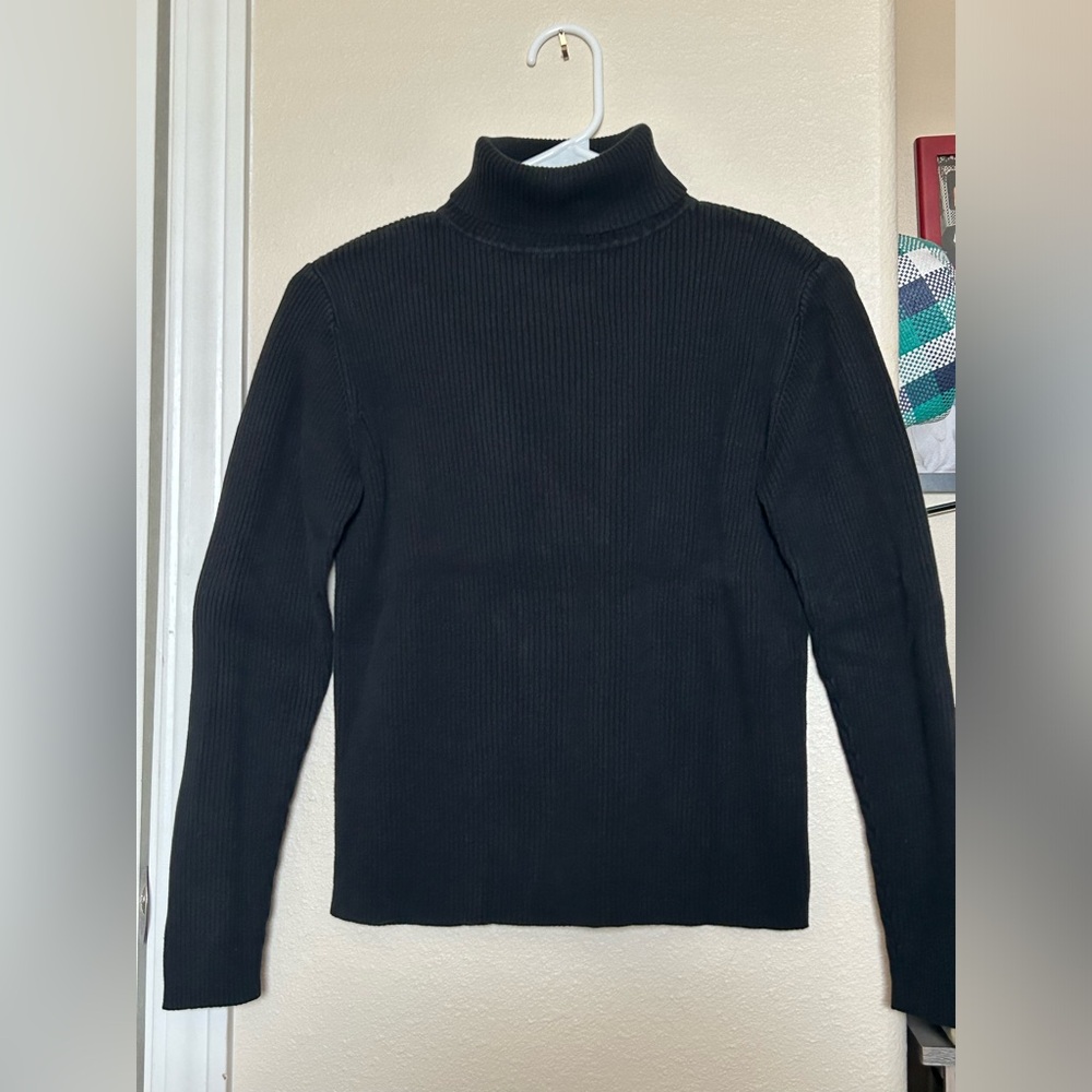 Gap black turtleneck sweatshirt